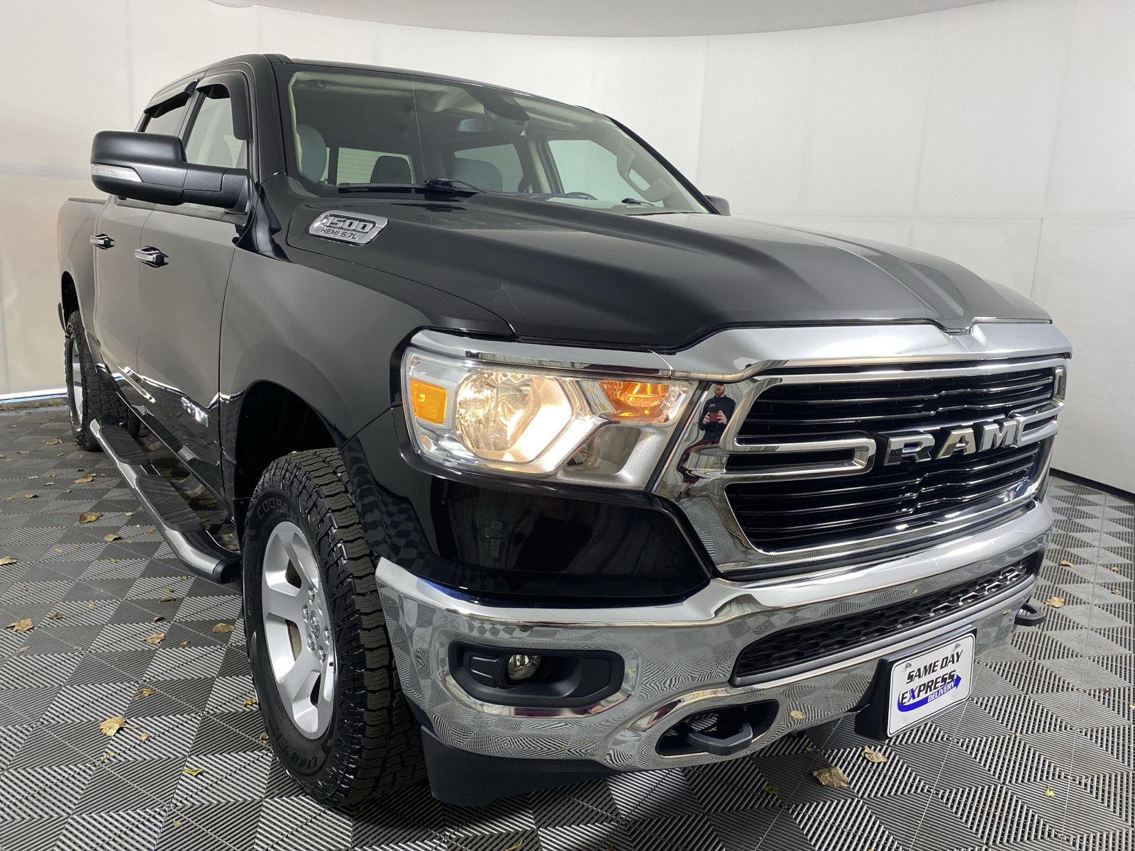 Used 2019 Diamond Black Crystal Pearlcoat Ram Big Horn/Lone Star image 15