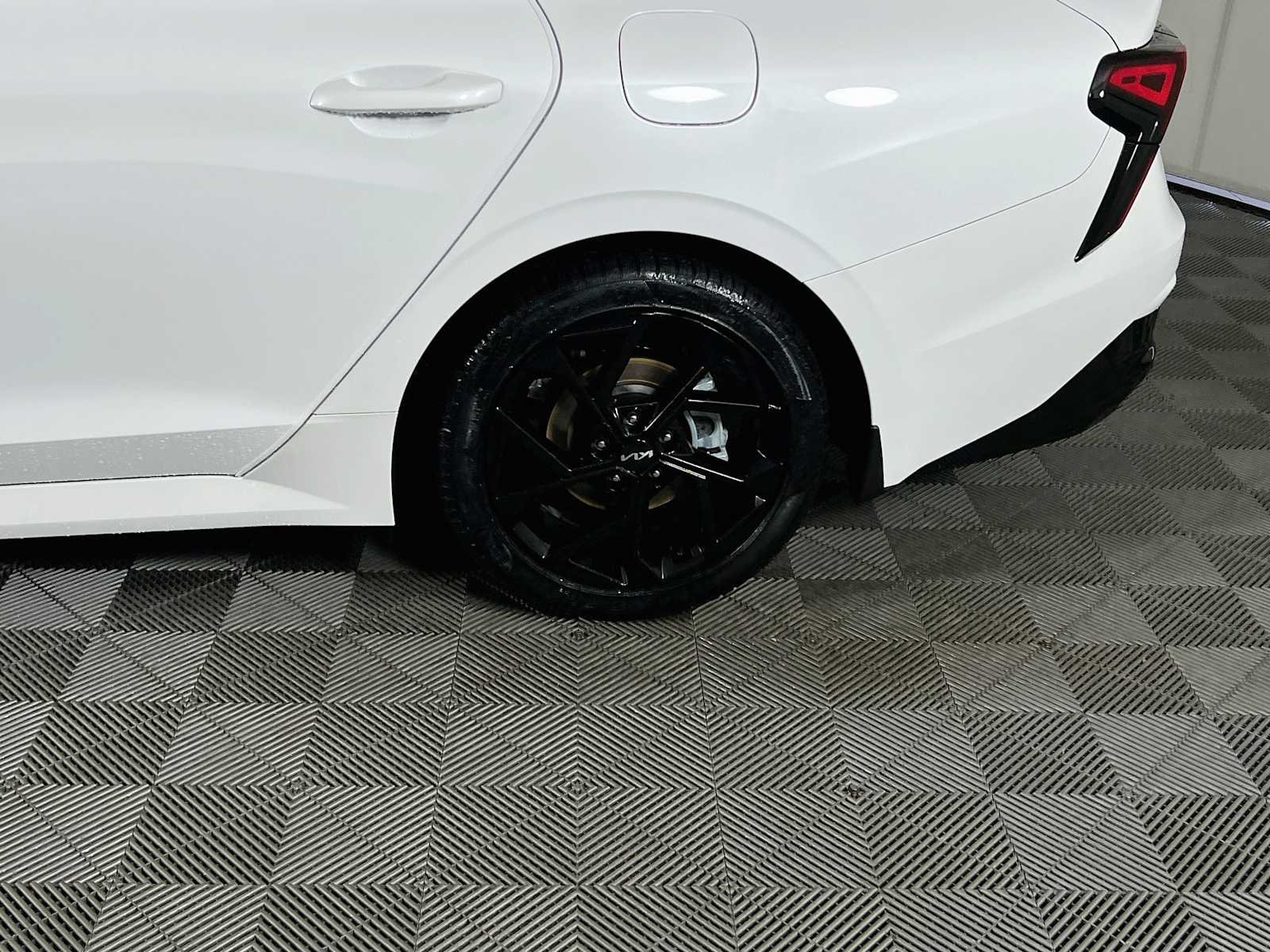 Used 2026 Snow White Pearl Kia GT-Line image 32