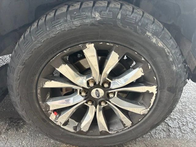 Used 2016  Ford Lariat image 26