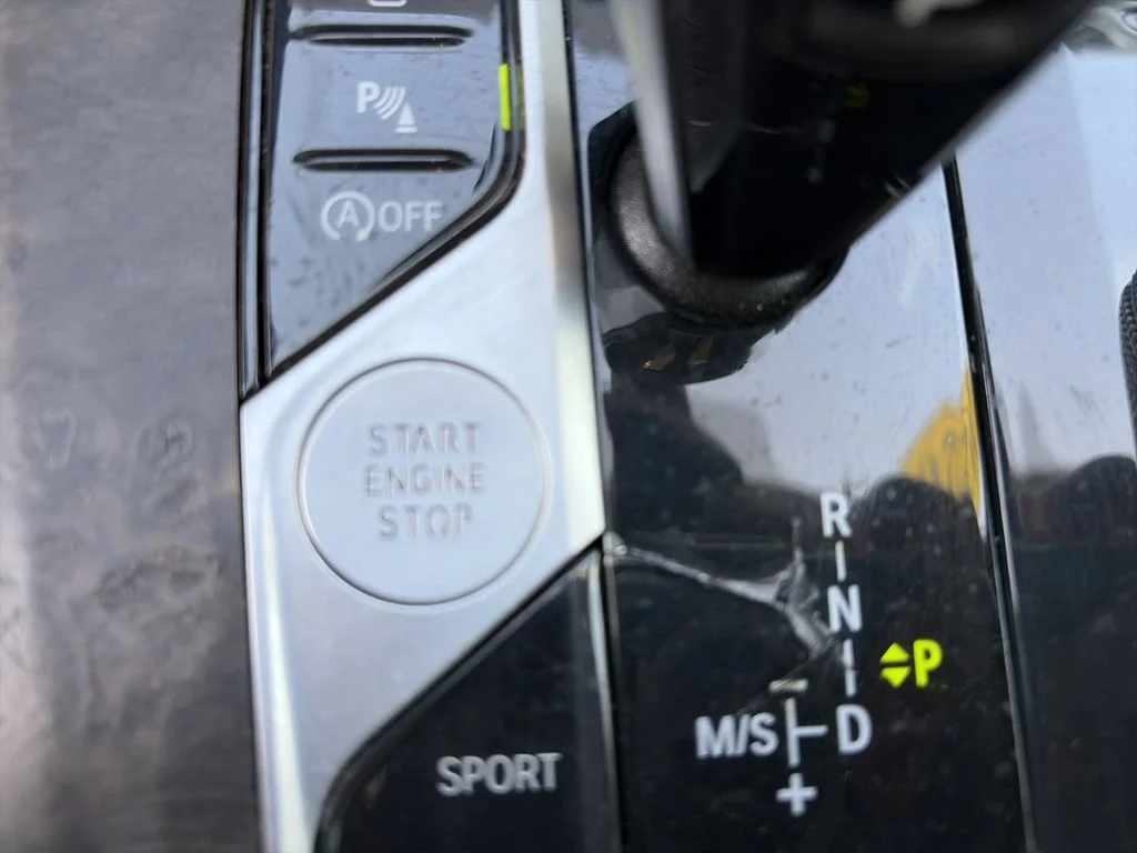 Used 2020 White BMW sDrive40i image 28