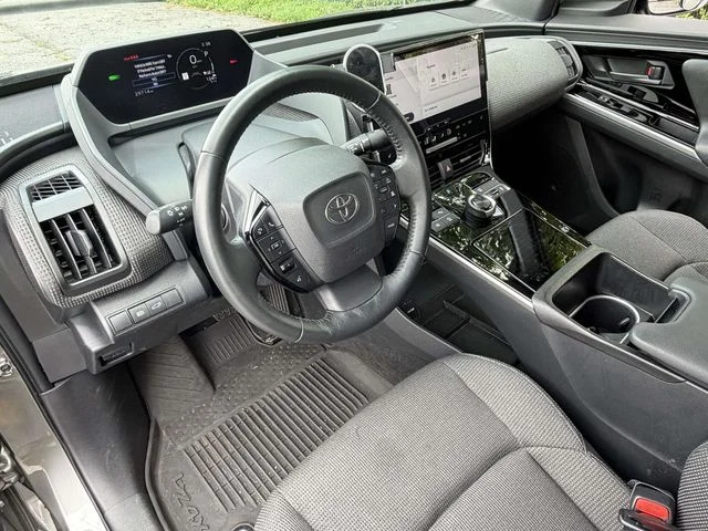 2024 Toyota bZ4X XLE - Photo 2