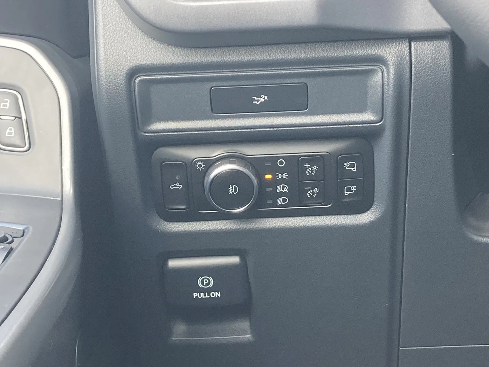 New 2026 Oxford White Ford XLT image 15