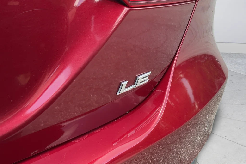 Used 2018 Red Toyota LE image 29