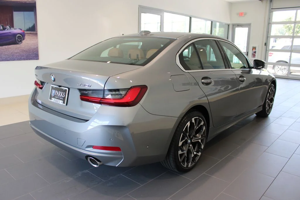New 2026 Skyscraper Grey Metallic BMW 330i xDrive image 18