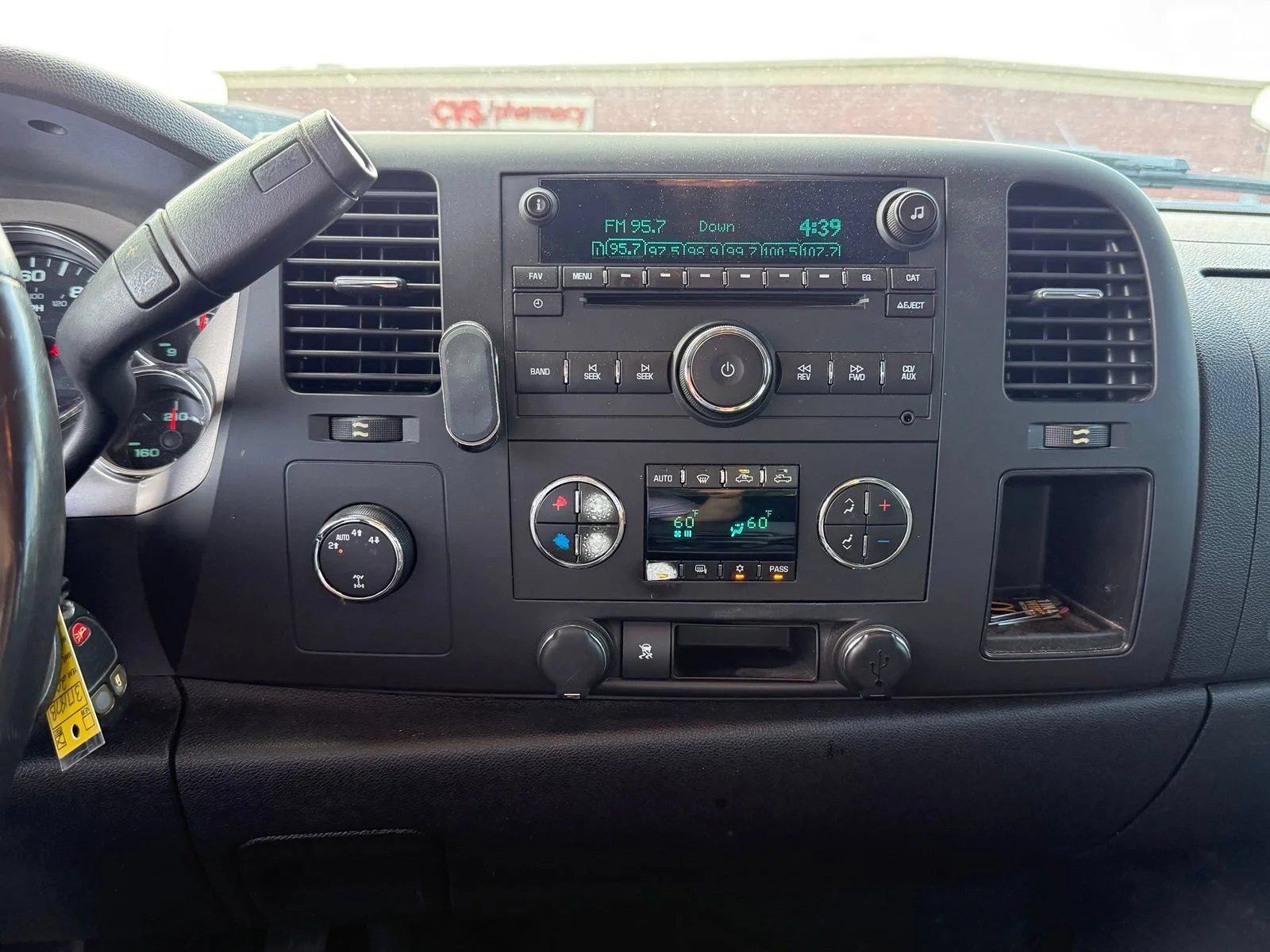 Used 2011 VICTORY RED Chevrolet LT image 17