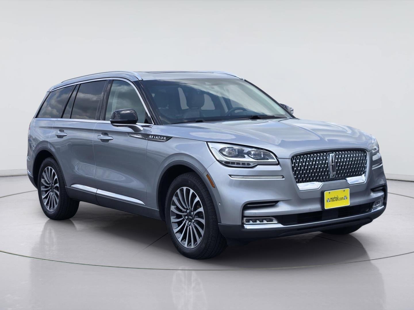 Used 2022 Silver Radiance Metallic Clearcoat Lincoln Reserve image 3