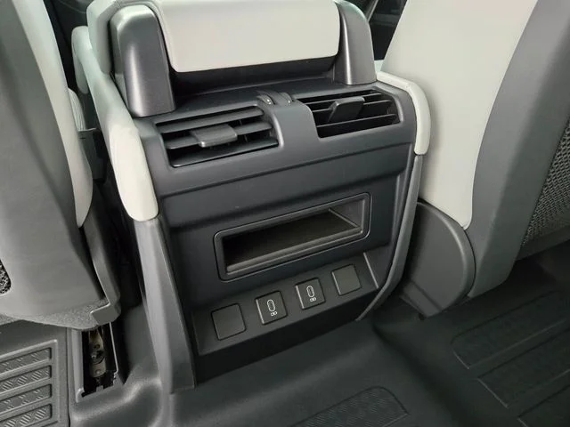 New 2026 Fuji White Land Rover X-Dynamic SE image 13