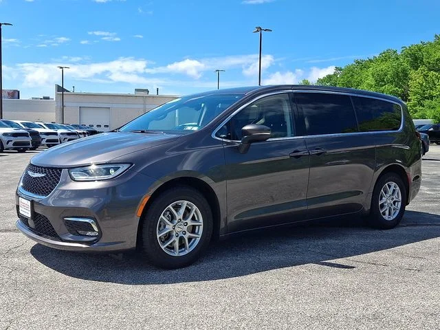 Certified Used 2023 Gray Chrysler Touring L image 3