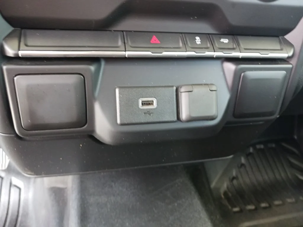 Used 2019 SUMMIT WHITE Chevrolet Work Truck image 32