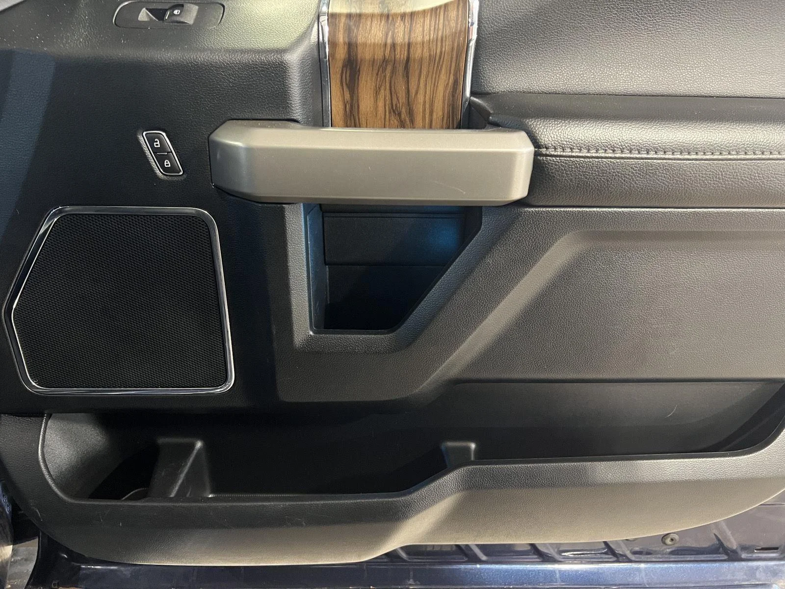 Used 2019 Blue Jeans FORD LARIAT image 19