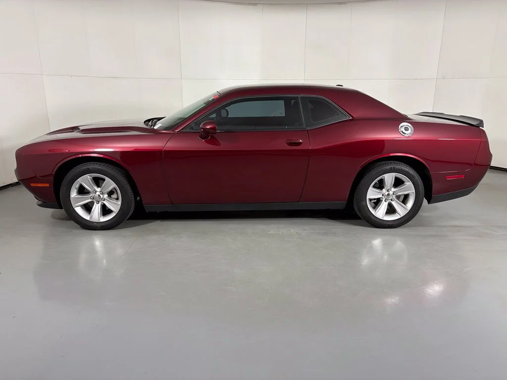 Used 2023 Red Dodge SXT image 5