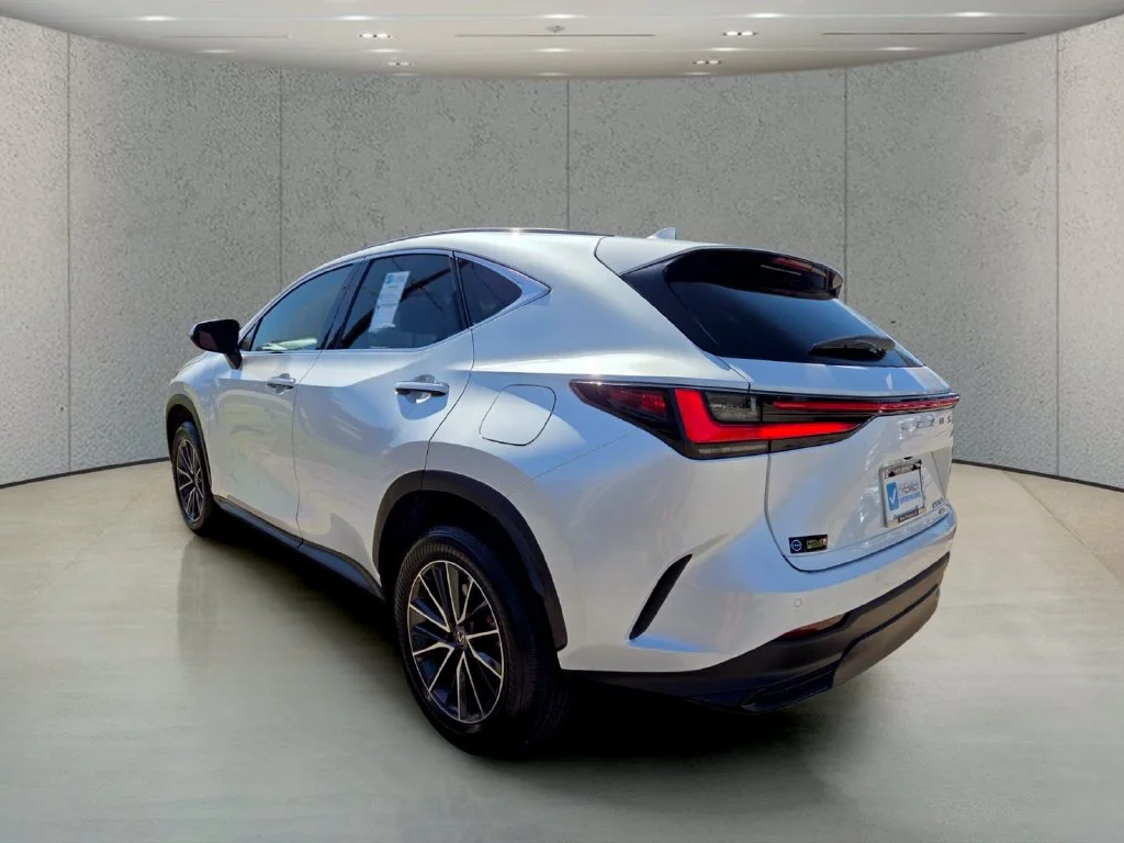 Used 2024 White Lexus 350 Premium image 3
