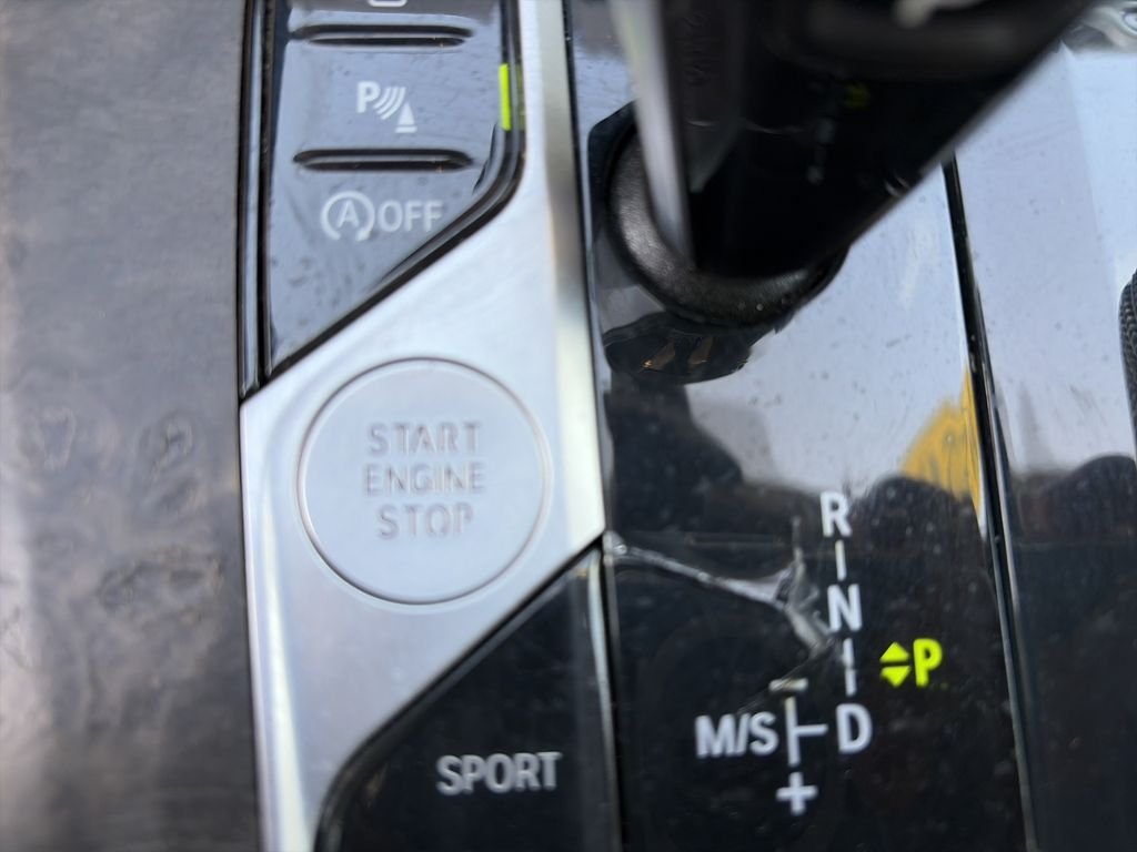 Used 2020 White BMW sDrive40i image 28