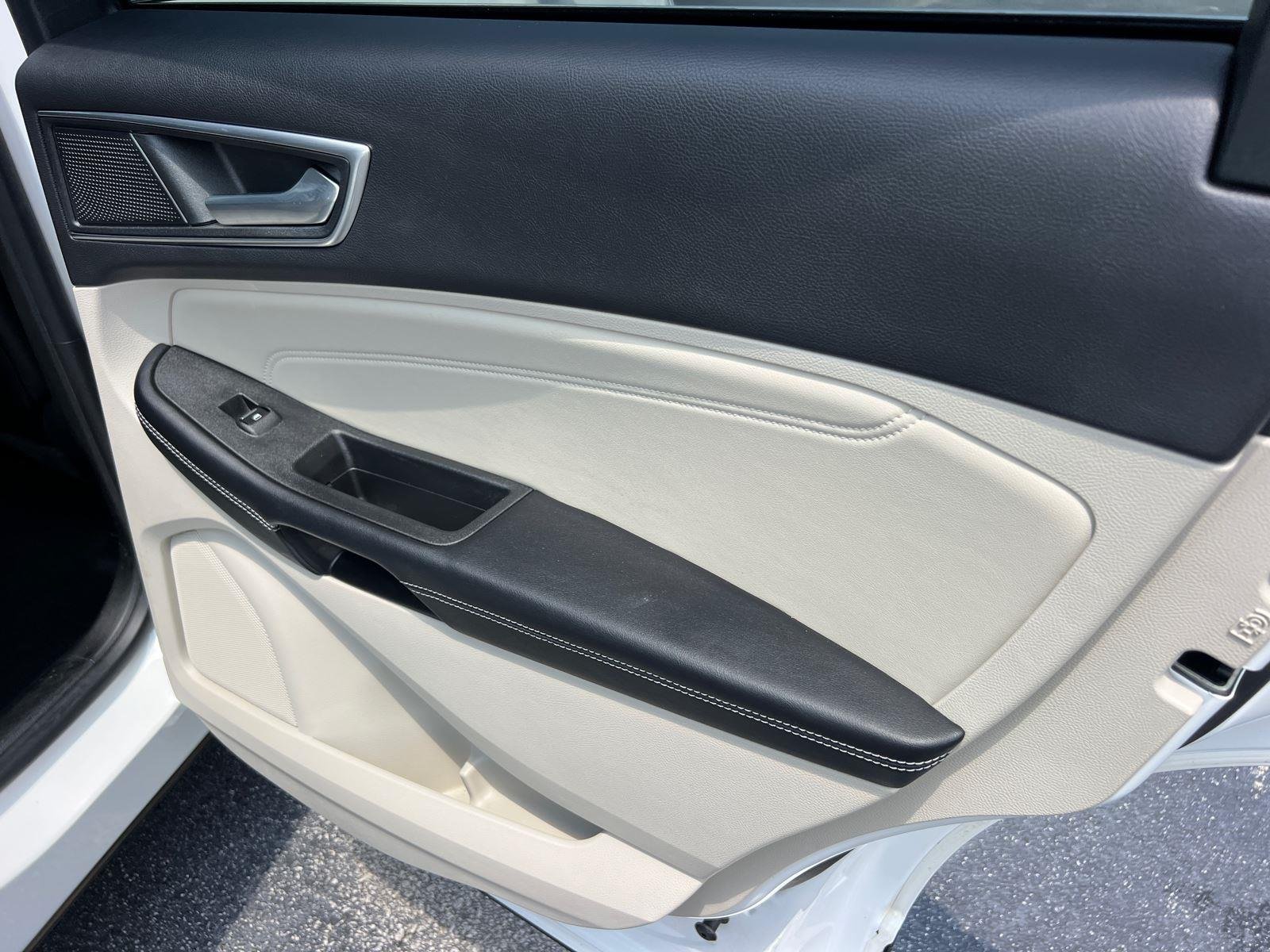 Used 2022 Star White Metallic Tri-Coat Ford Titanium image 16