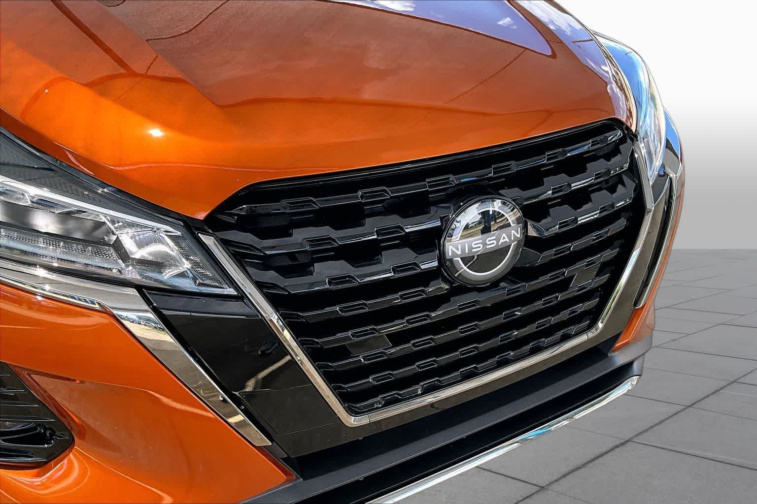 Used 2023 Super Black Nissan SR image 30