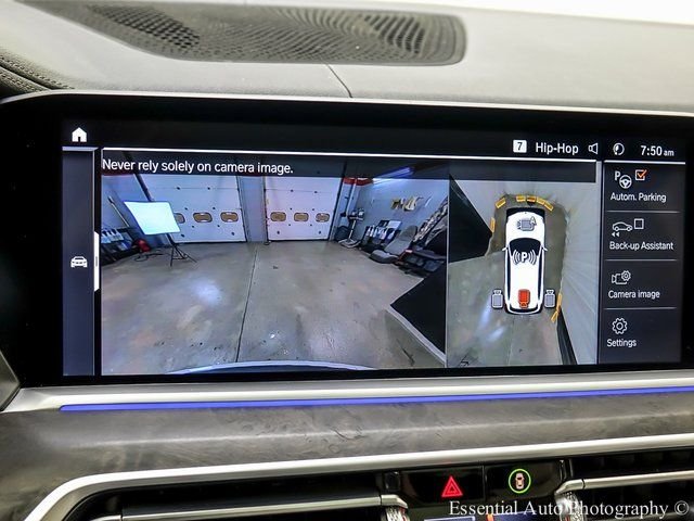 Used 2022 White BMW xDrive40i image 16