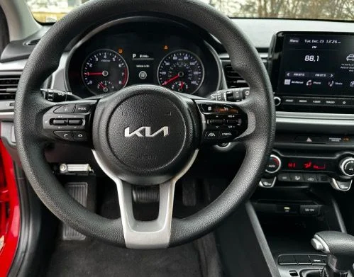 Used 2023 Red Kia S image 4