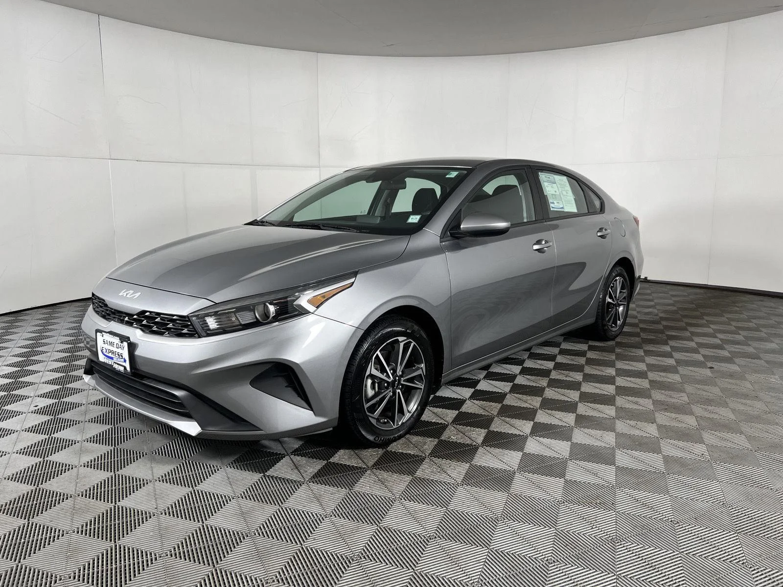 Certified Used 2024 Steel Gray Kia LXS image 4