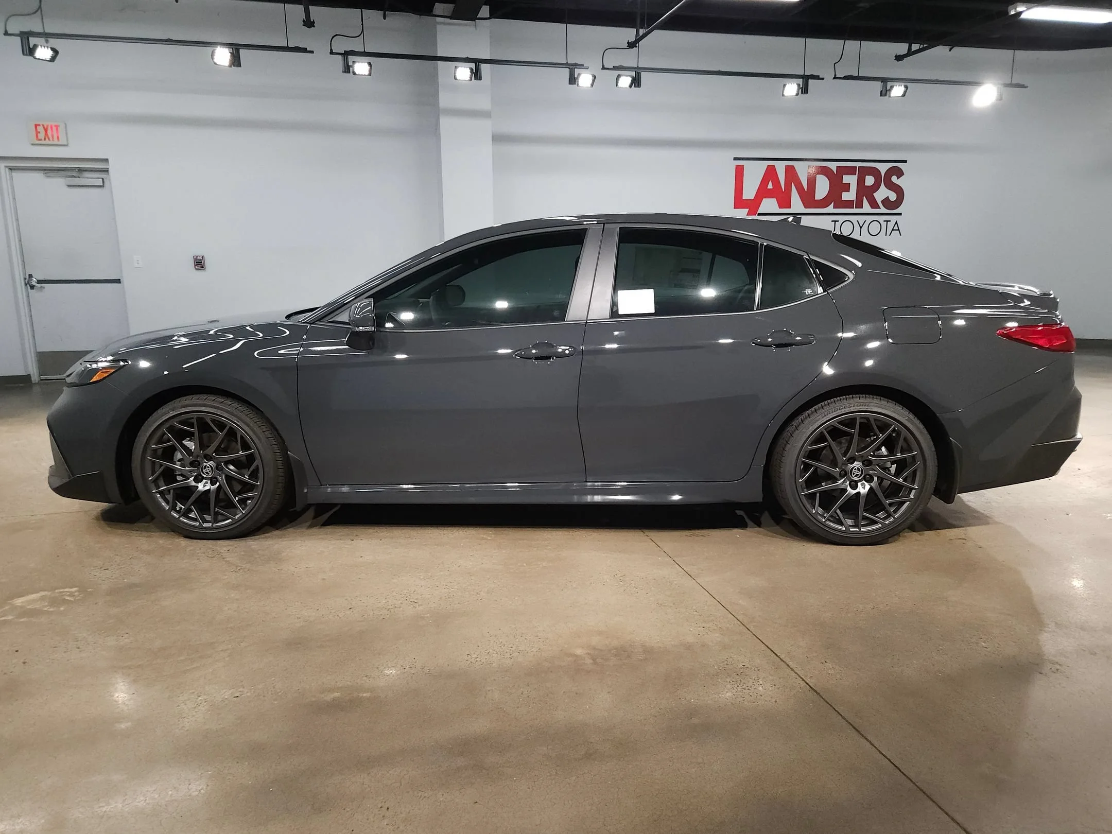 2026 Toyota Camry SE - Photo 8