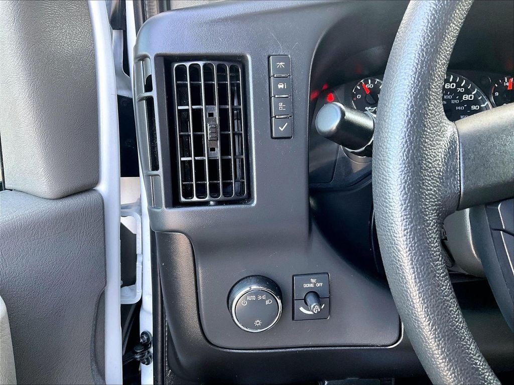Used 2025 White GMC Work Van image 25