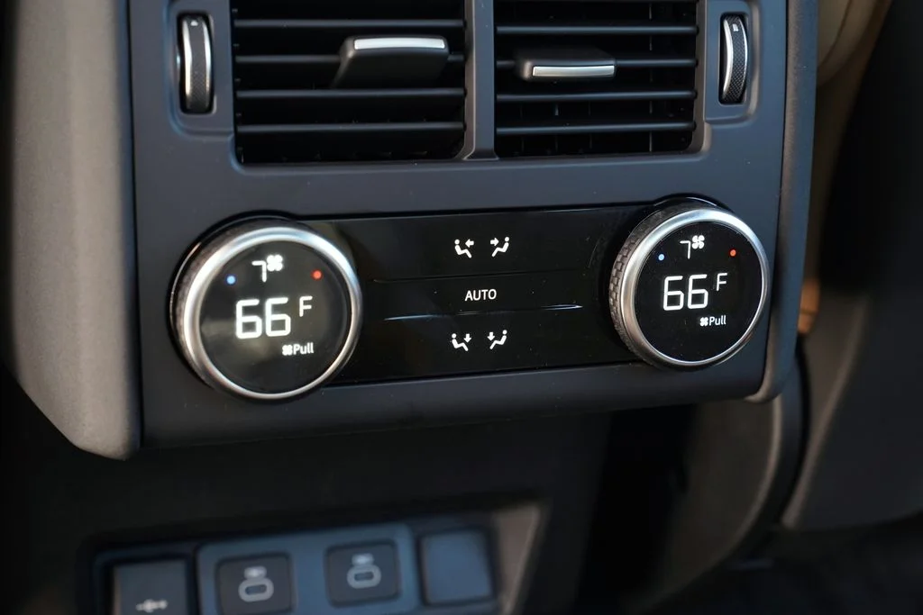 New 2026 Santorini Black Land Rover Dynamic SE image 34