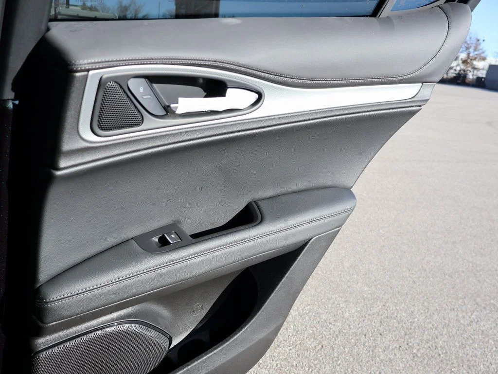 New 2025 Vulcano Black Metallic Alfa Romeo Base image 16