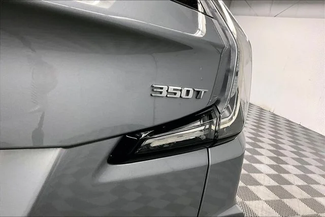Used 2024 Argent Silver Metallic Cadillac Sport image 9