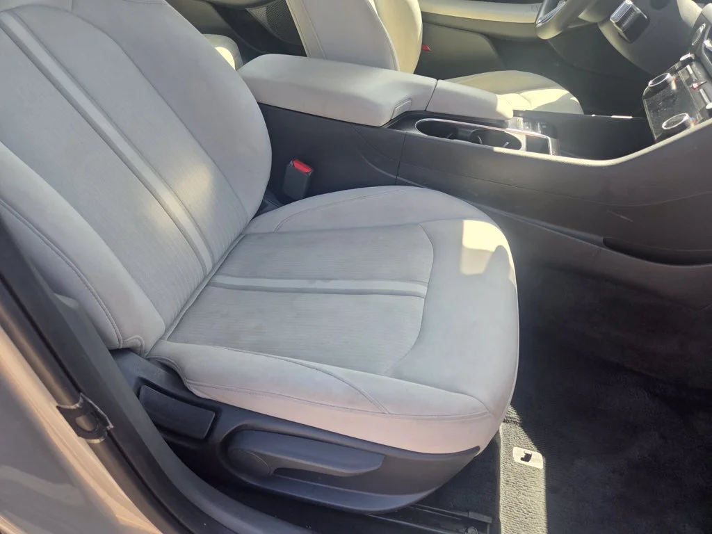Used 2025 Silver Hyundai SEL image 26