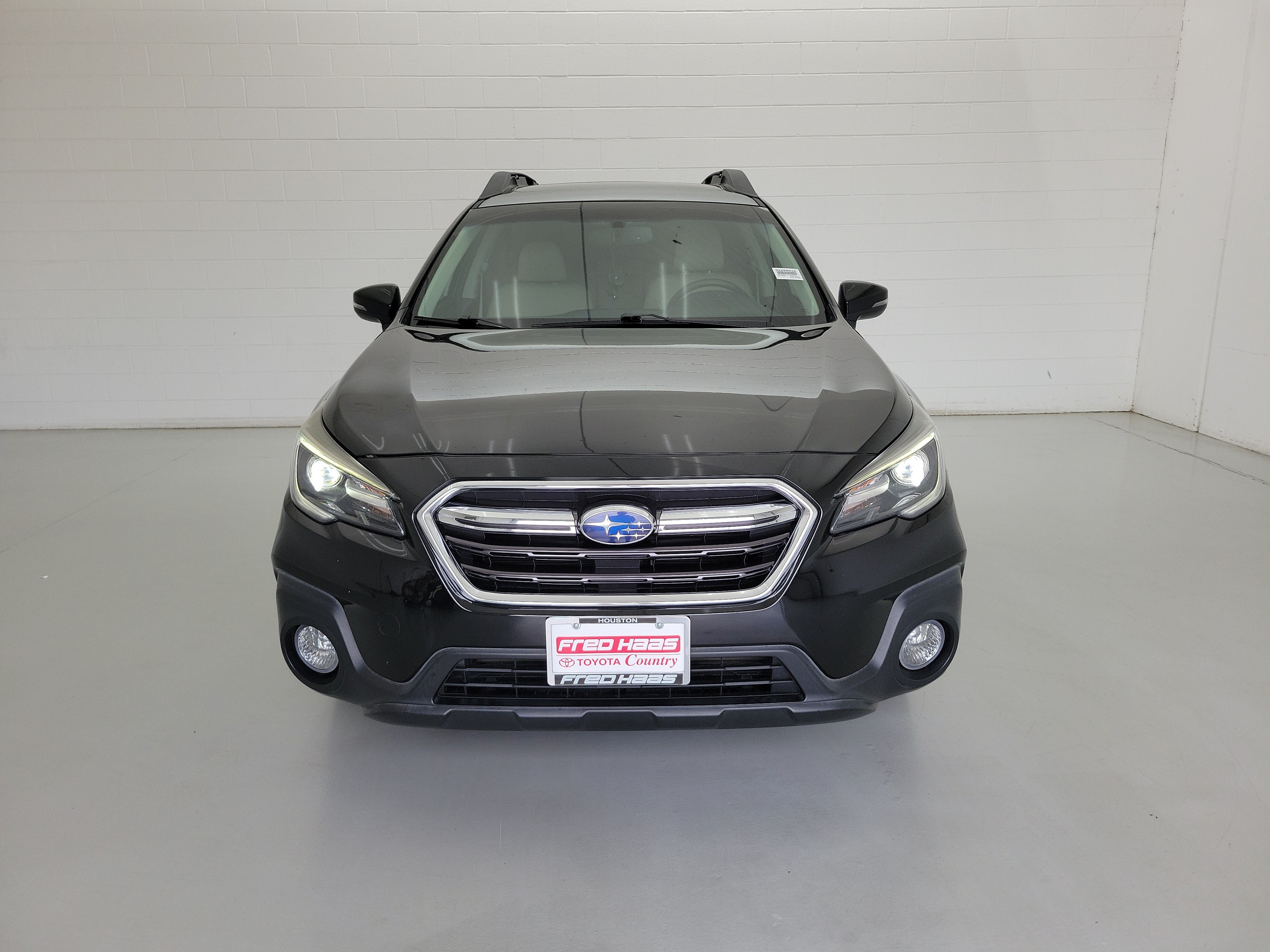Used 2018 Crystal Black Pearl Subaru 3.6R image 3