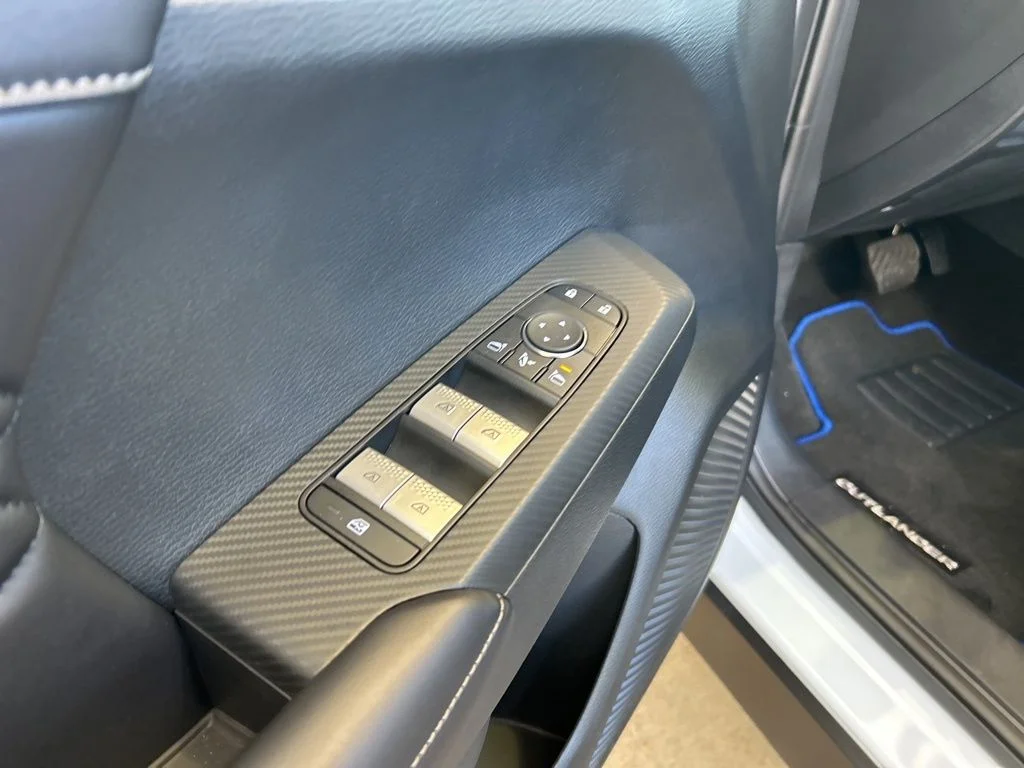 2025 Mitsubishi Outlander Plug-in Hybrid SEL Black Edition - Photo 44