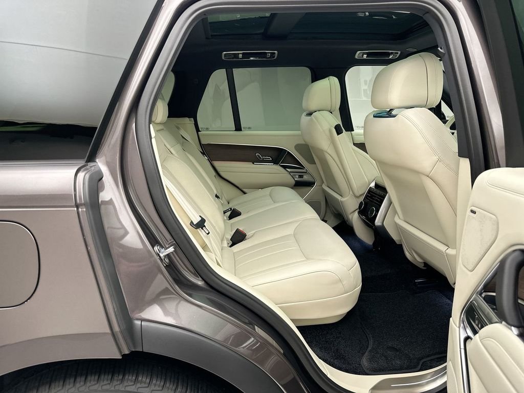 New 2026 Charente Grey Land Rover SE image 7
