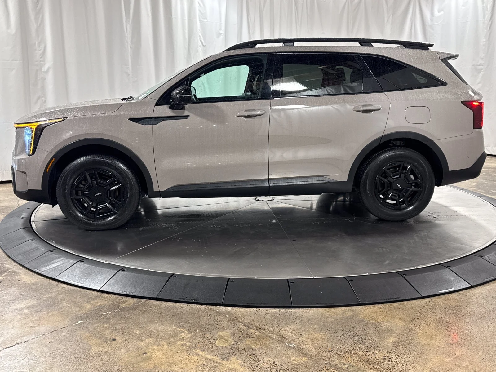 Used 2024 Brown Kia X-Pro SX Prestige image 6