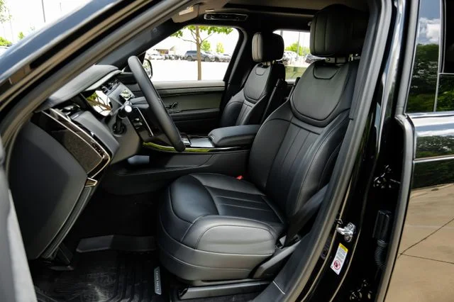 New 2026 Santorini Black Land Rover SE image 45