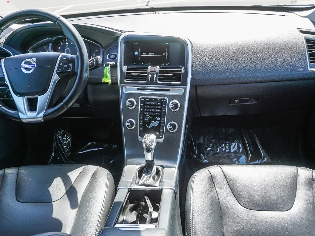 Used 2016 Black Volvo T5 Drive-E Premier image 14