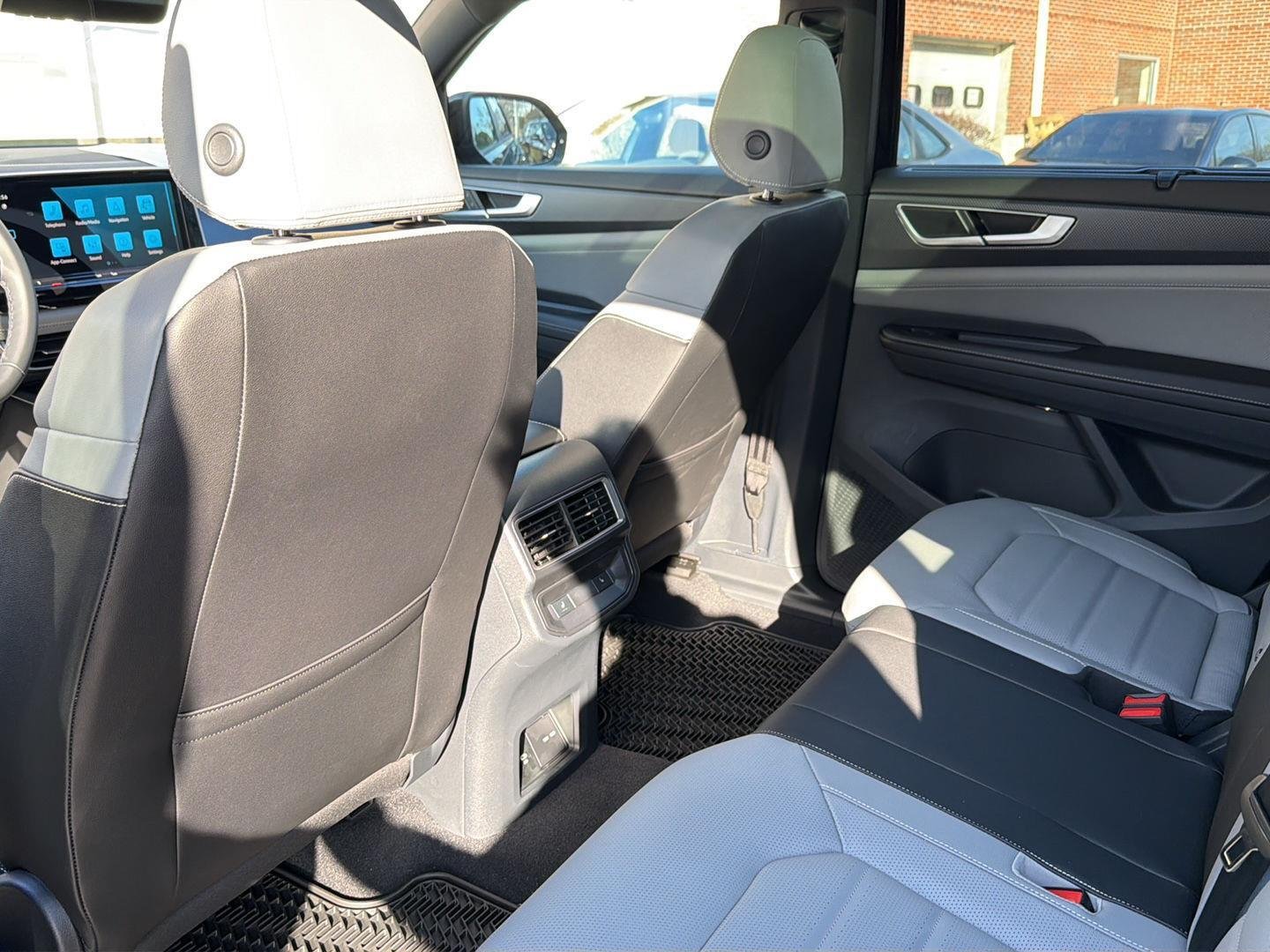 New 2026 Deep Black Pearl Volkswagen 2.0T SEL R-Line Black image 25