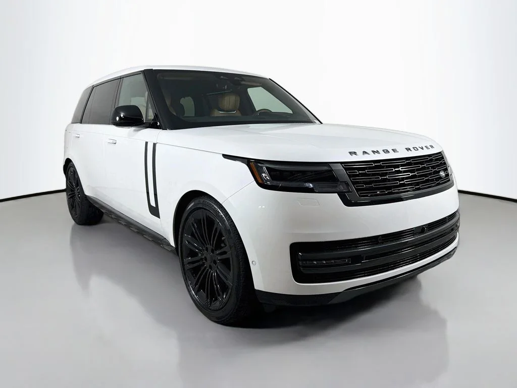 New 2026 Ostuni Pearl White Land Rover SE LWB 7-Seats / V8 image 3