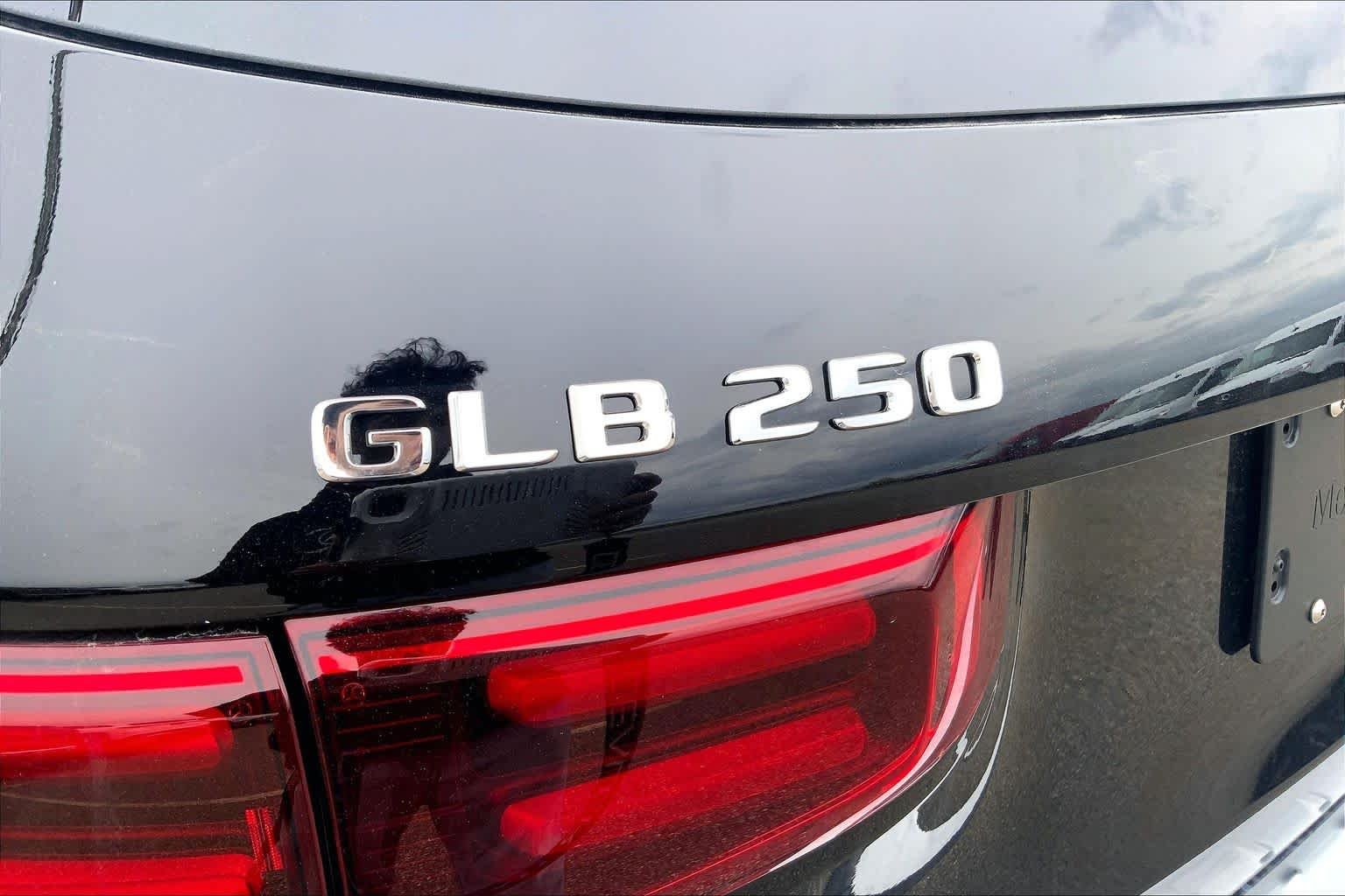 New 2026 Night Black Mercedes-Benz GLB 250 image 7