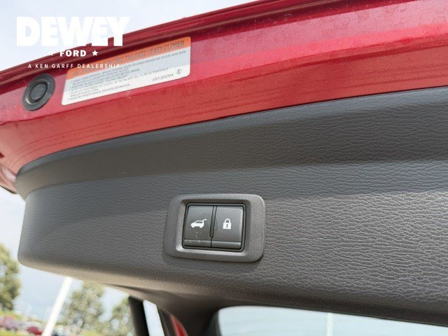 Used 2023 Red Mitsubishi SE Black Edition image 32