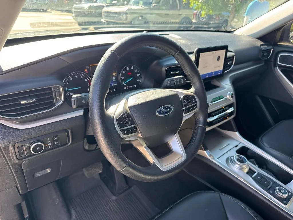 Used 2024 Gray Metallic Ford XLT image 9