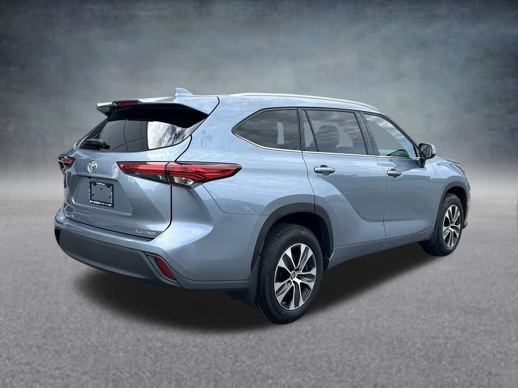 Used 2022 Moon Dust Toyota XLE image 5