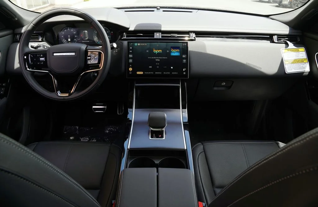 New 2026 Santorini Black Land Rover Belgravia Edition image 10