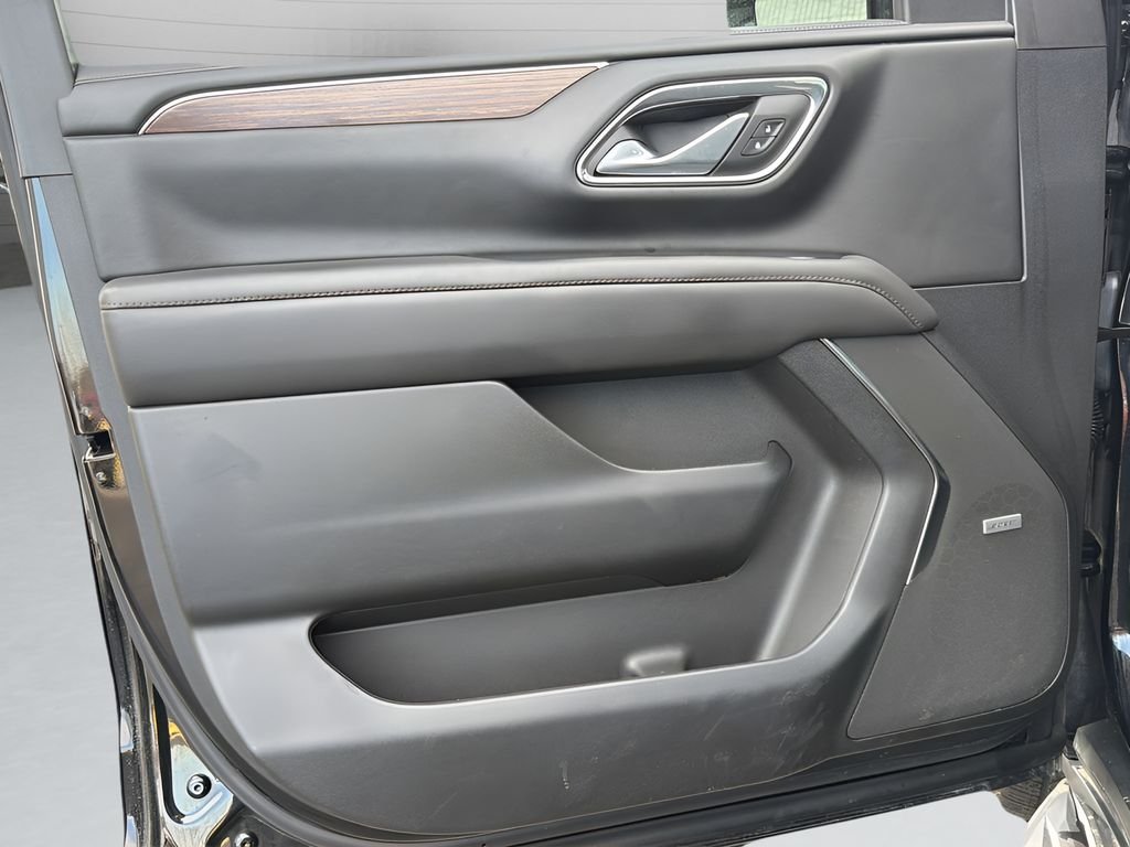 Used 2023 Black Chevrolet High Country image 11