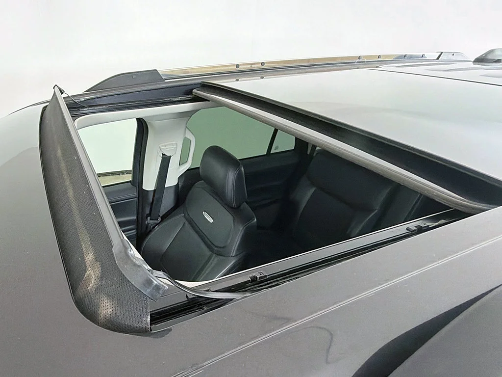 Used 2025 Gray Metallic Ford Platinum image 23