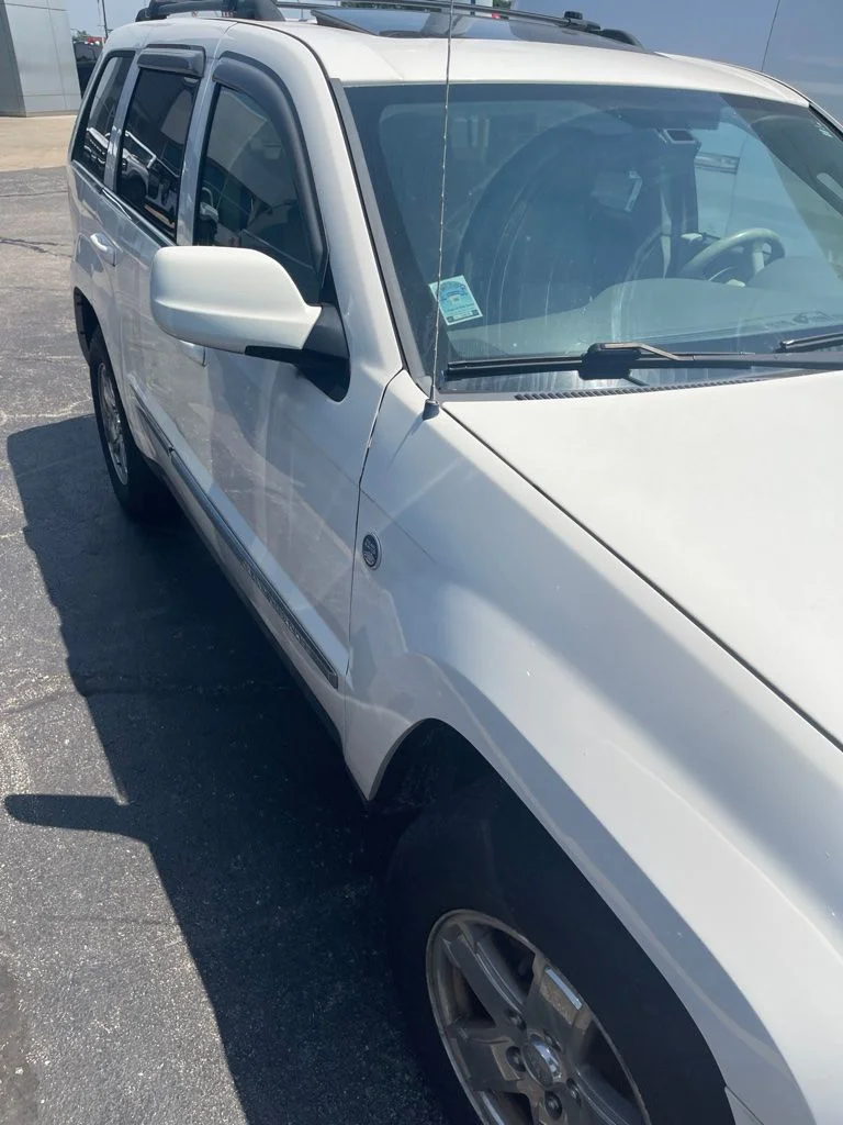Used 2008 White Jeep Limited image 2