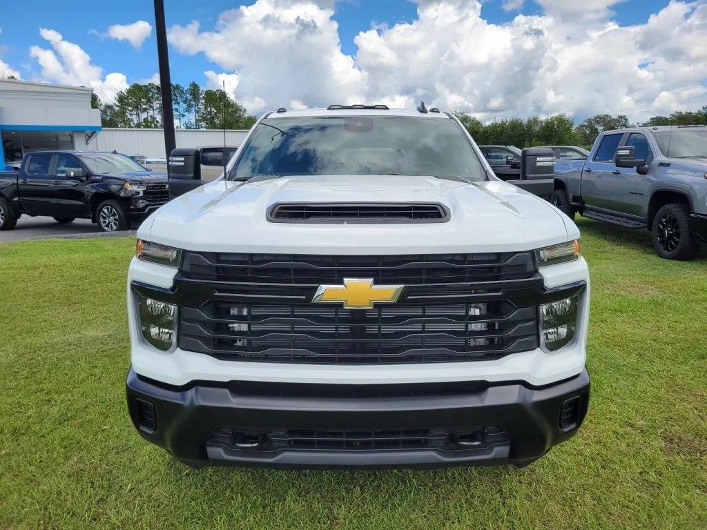 New 2026 Summit White Chevrolet Work Truck image 9