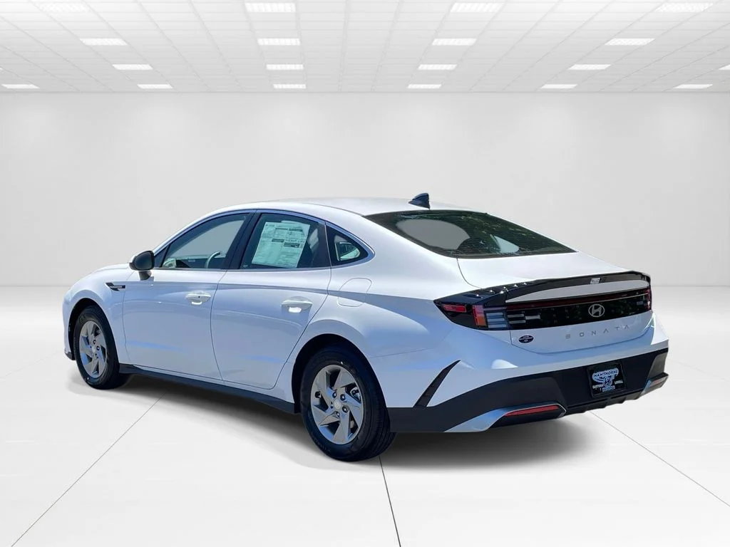 New 2026 White Hyundai SE image 4