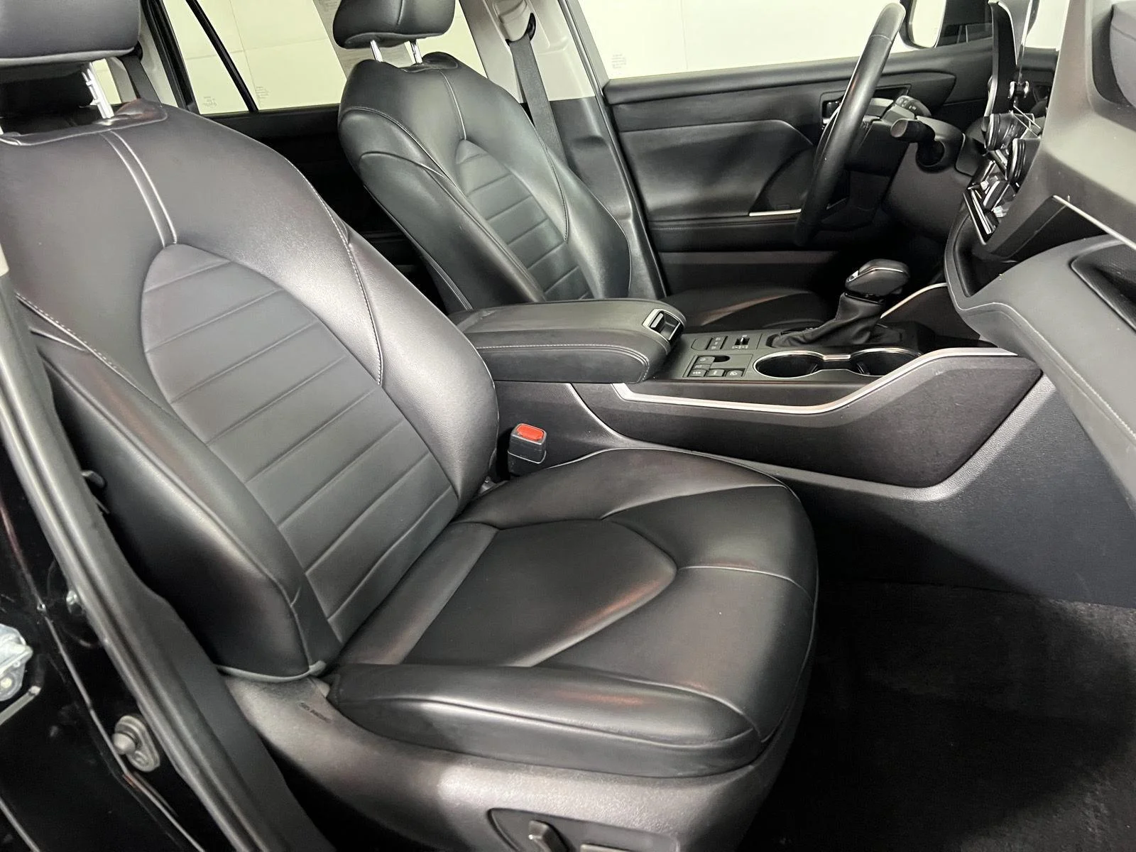 Used 2024 Midnight Black Metallic Toyota XLE image 24