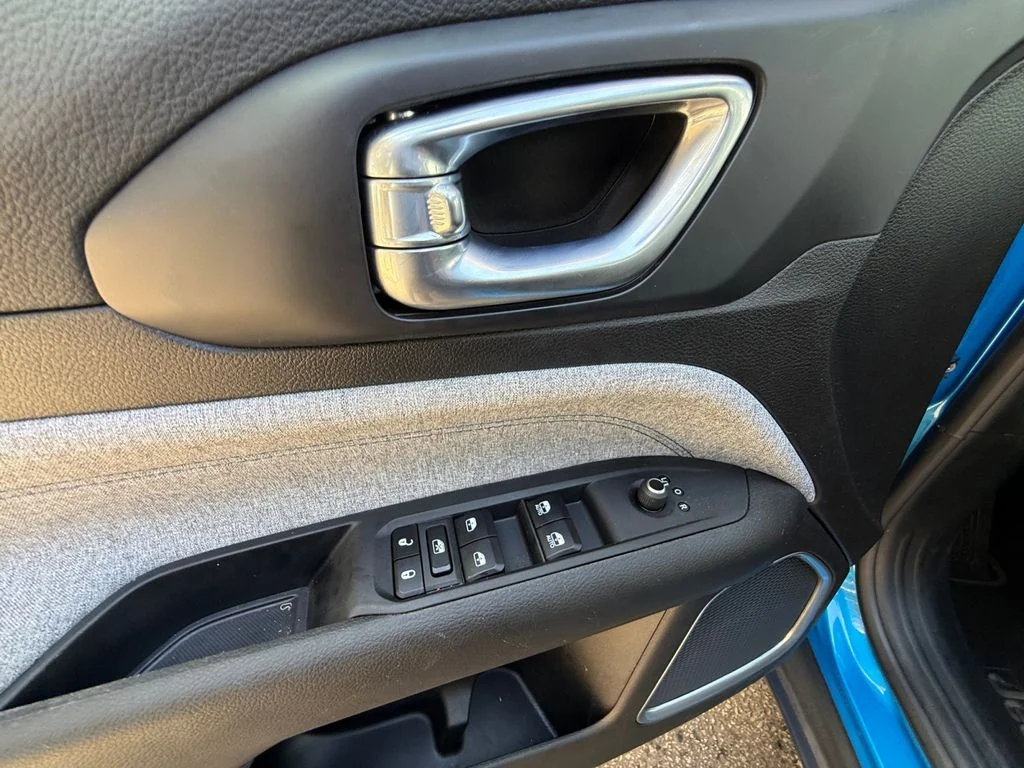 Used 2024 Blue Jeep Latitude image 11