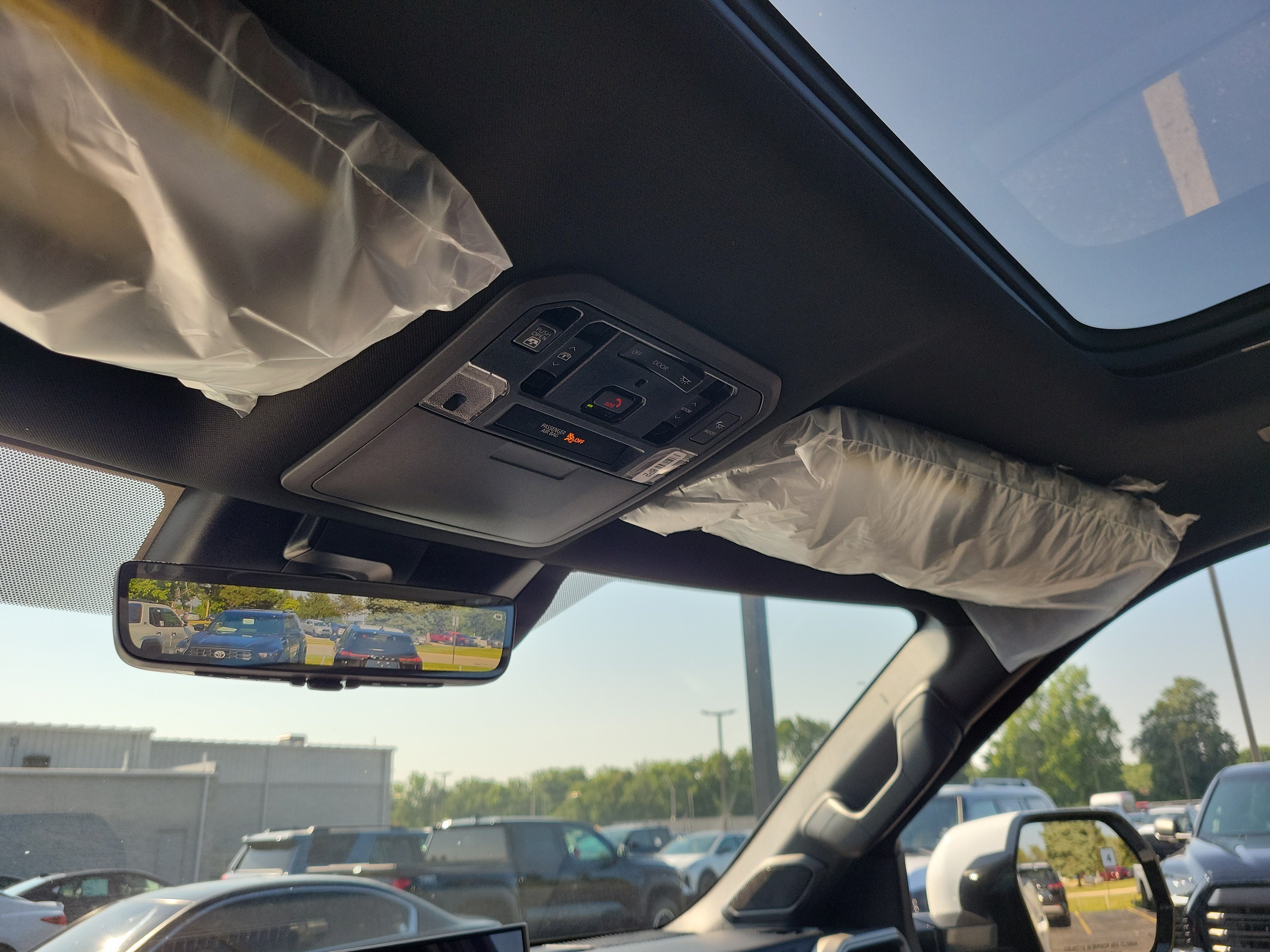 New 2026 Wind Chill Pearl <sup>1</sup> Toyota Tundra Platinum image 29