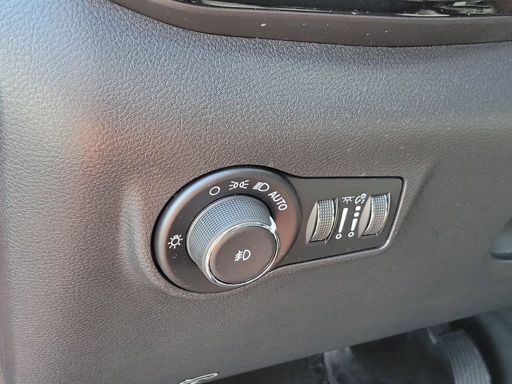 New 2026 Joose (DISC) Jeep Latitude image 16